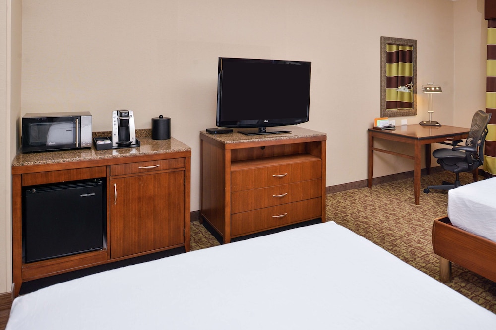 Room, 2 Queen Beds, Accessible - Photo 7