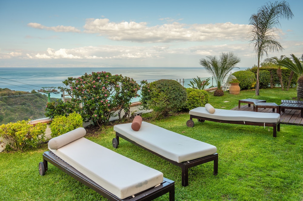 Panoramic Villa, 3 Bedrooms, Hot Tub, Sea View photo 2