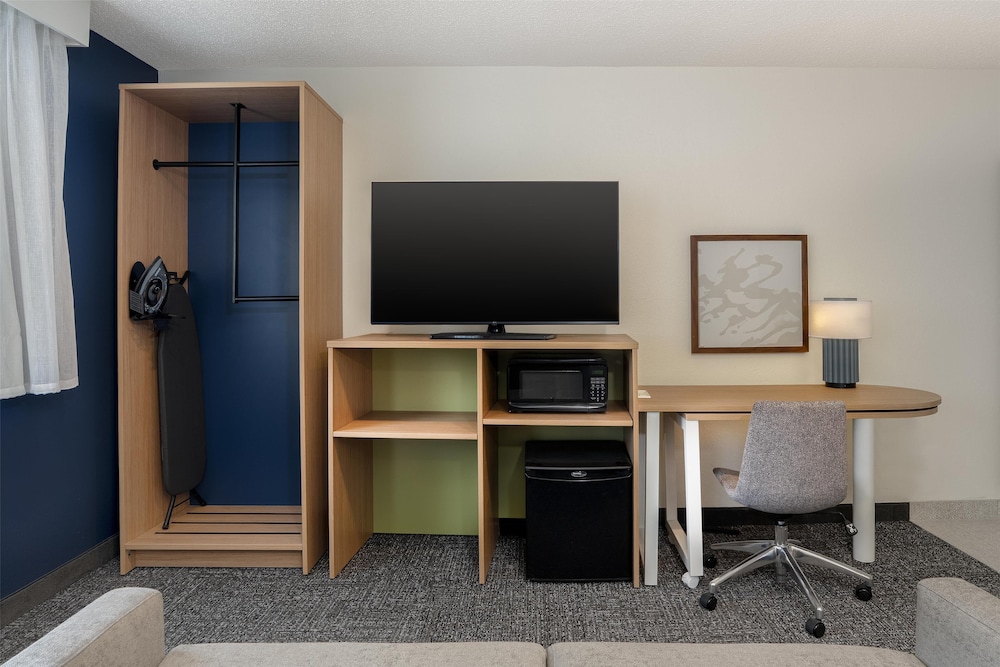 Room, 1 King Bed, Accessible (3x3 Shower, Mobility,Hearing) photo 1