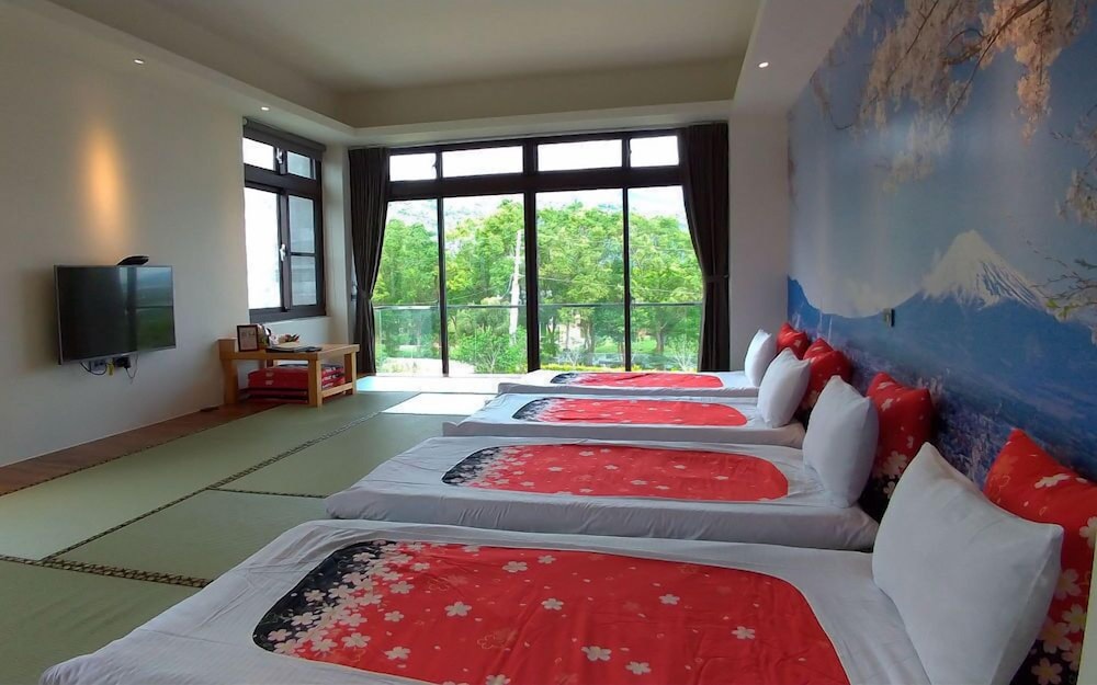 Family Quadruple Room, Valley View photo 3