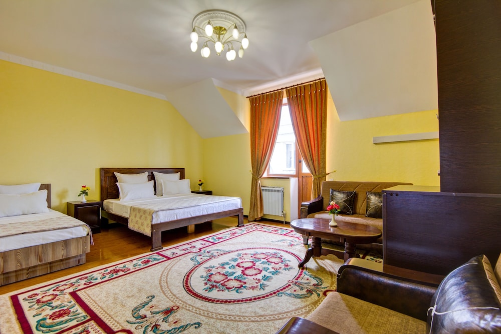 Suite, Balcony