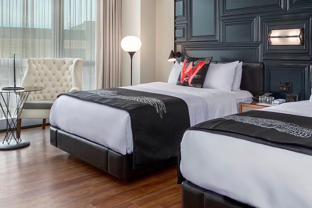 Room, 2 Queen Beds (Mobility Accessible, Roll-In Shower) photo 2
