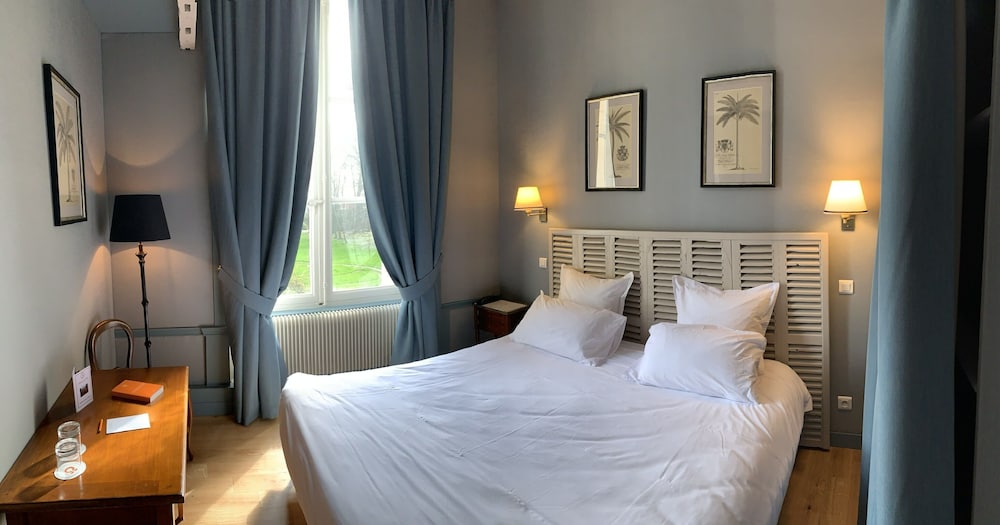 Room (Authentic)
