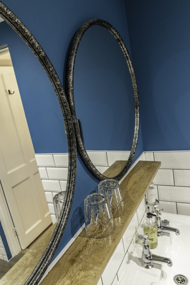 Triple Room, Ensuite photo 3