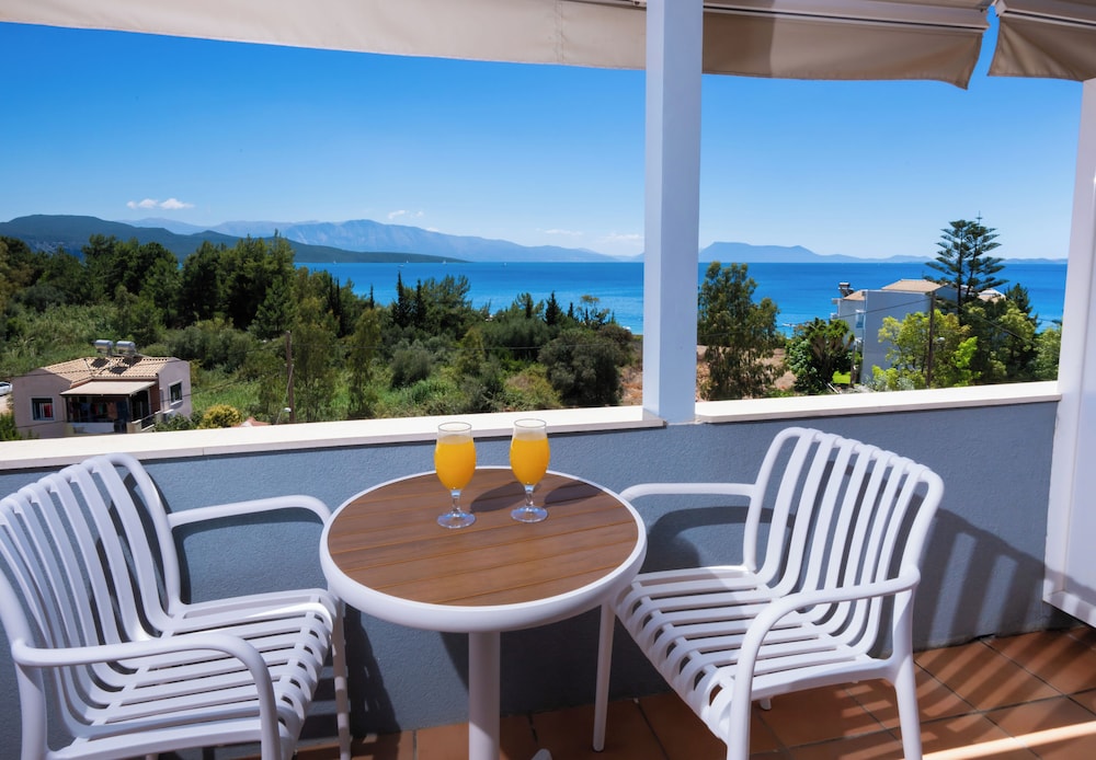 Superior Triple Room, Sea View photo 1