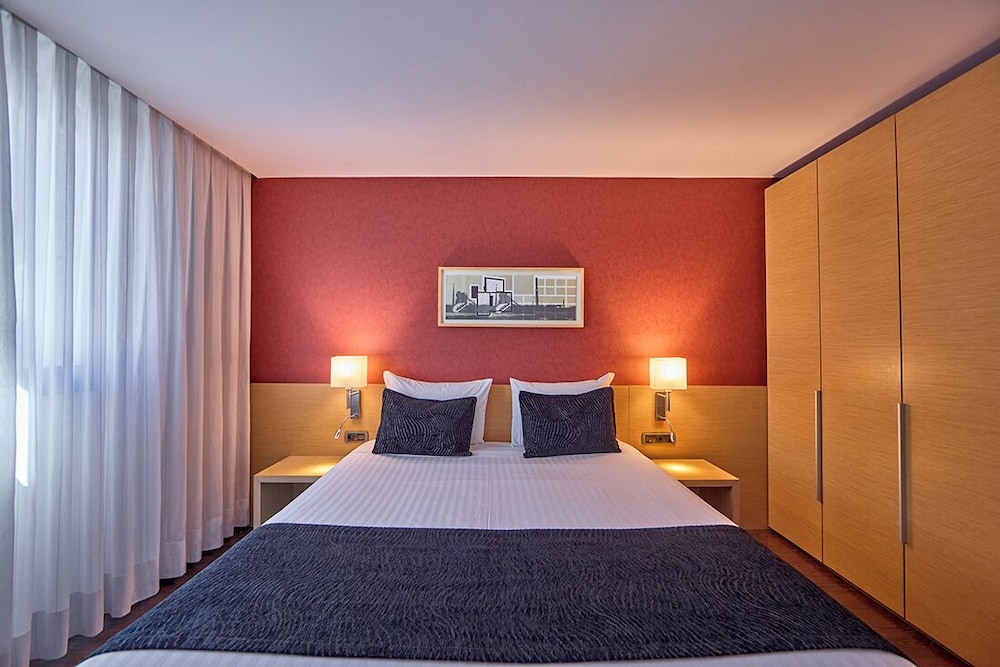 Junior Suite, 1 Queen Bed photo 2
