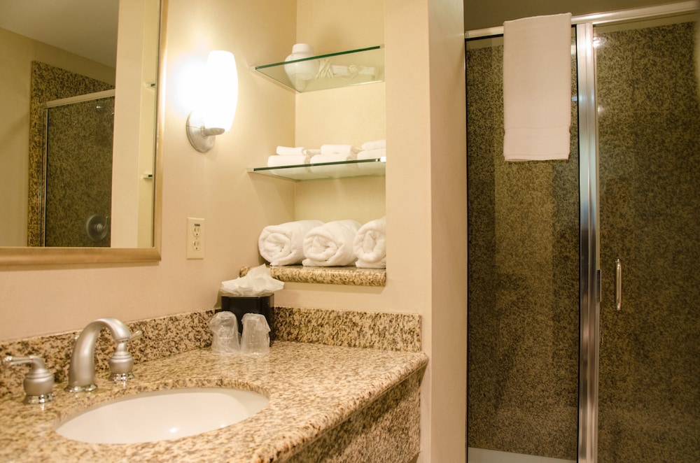 Standard Room, 2 Queen Beds, Accessible (Comm, Roll-In Shower) - Photo 3