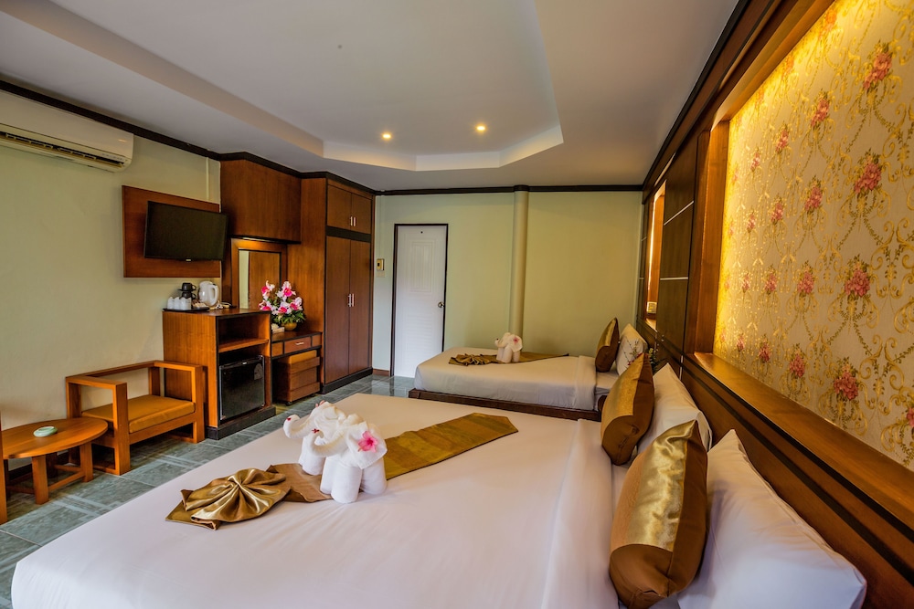 Deluxe Triple Room photo 2
