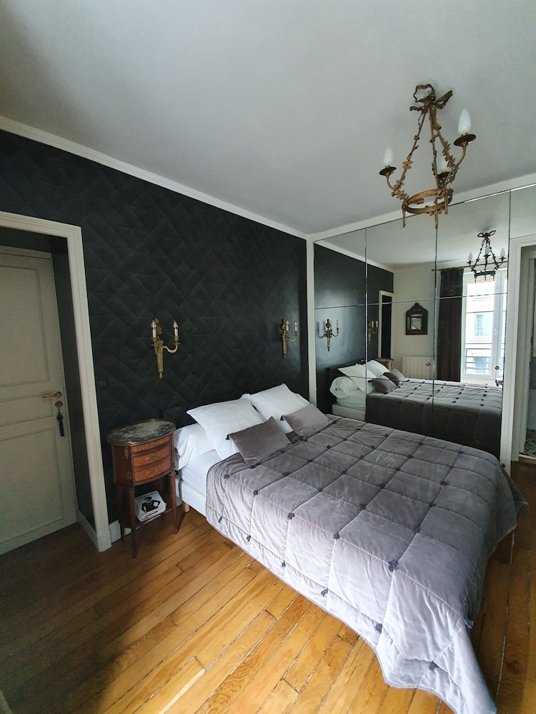 Basic Room, Bathtub