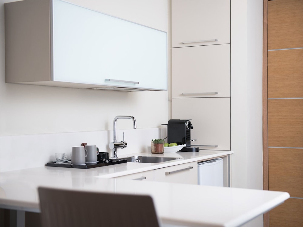 Executive Double or Twin Room With Kitchenette (club lounge access) - Photo 4