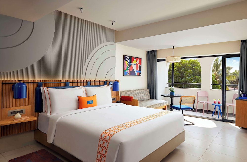 Deluxe King Room with Balcony - Complimentary Mini Bar Access