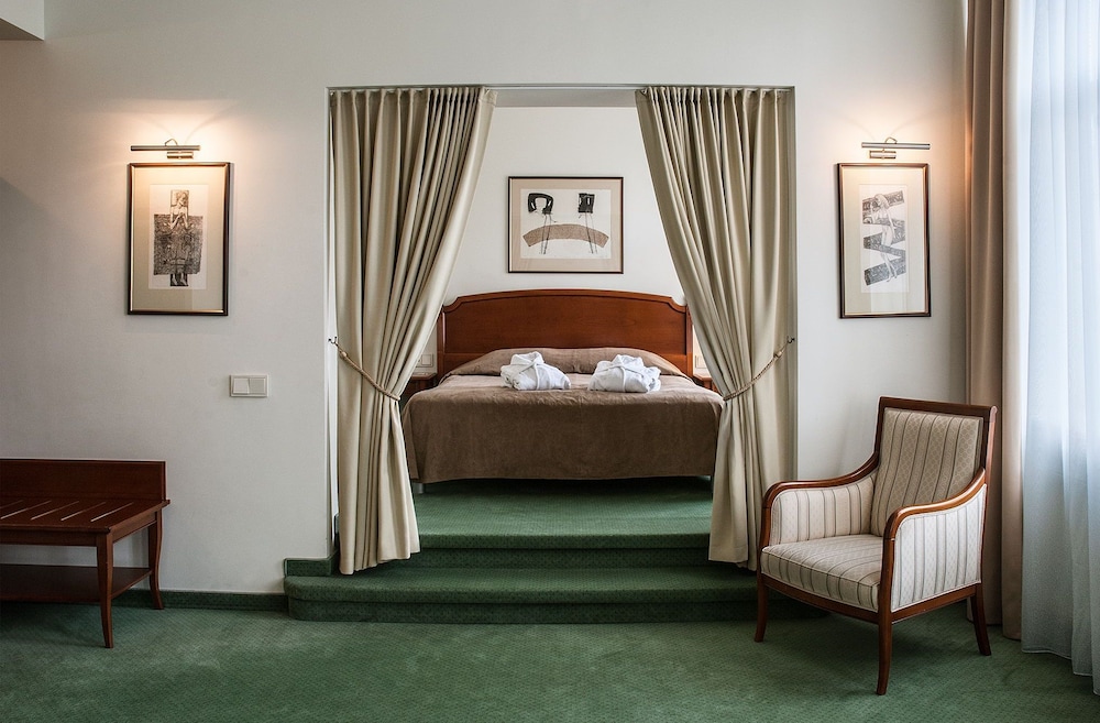 Executive Suite photo 2