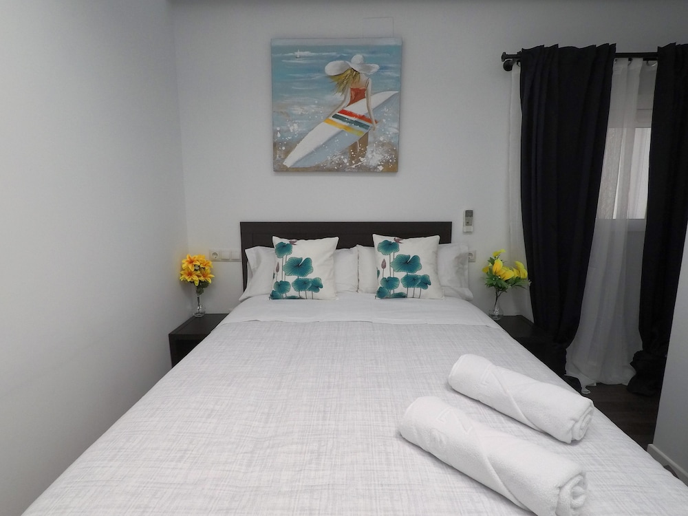Basic Double Room, Non Smoking, Private Bathroom (Pequeña)