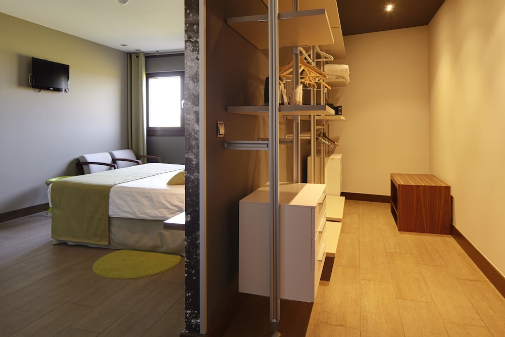 Superior Double Room, Bathtub, Mountain View photo 3