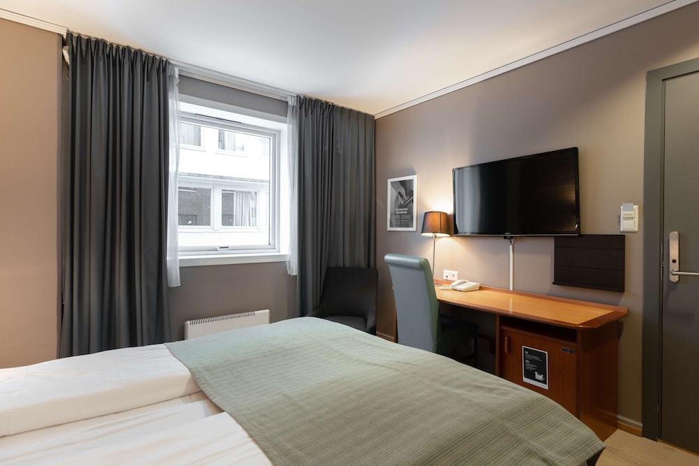 Economy Twin Room - Photo 2