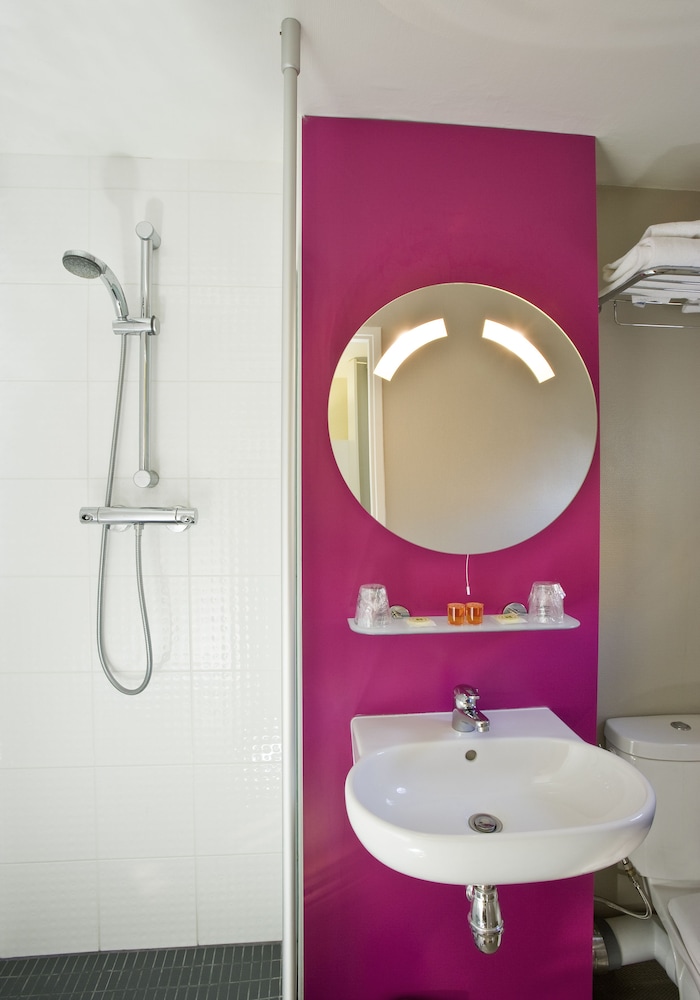 Standard Room, 2 Twin Beds - Photo 4