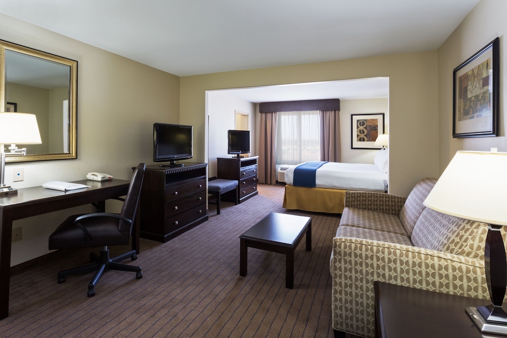 Suite, 1 King Bed, Accessible (Communications) - Photo 4