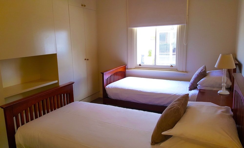 Four Bedroom Drill Hall Cottage photo 3