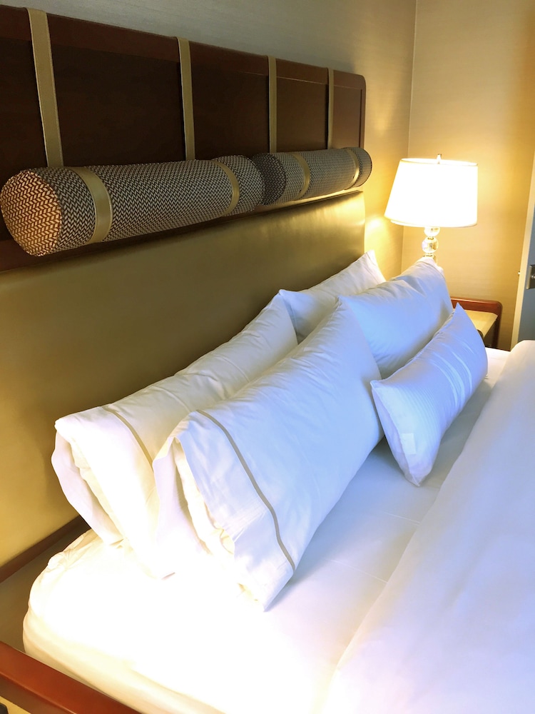 Deluxe Room, 2 Queen Beds, Bathtub - Photo 2