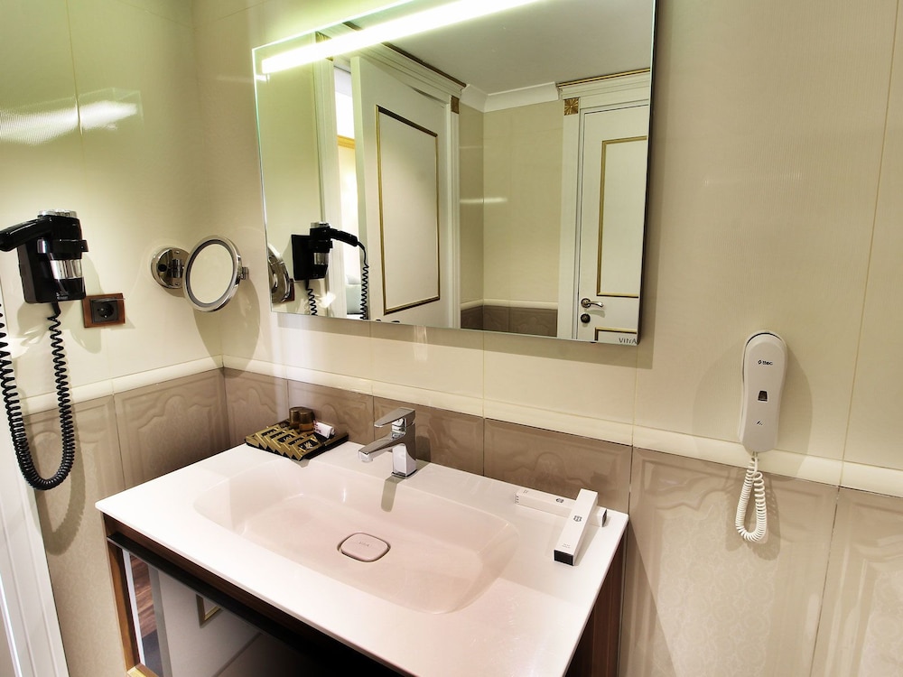 Studio Suite, 1 Bedroom, Sea View thumbnail 5