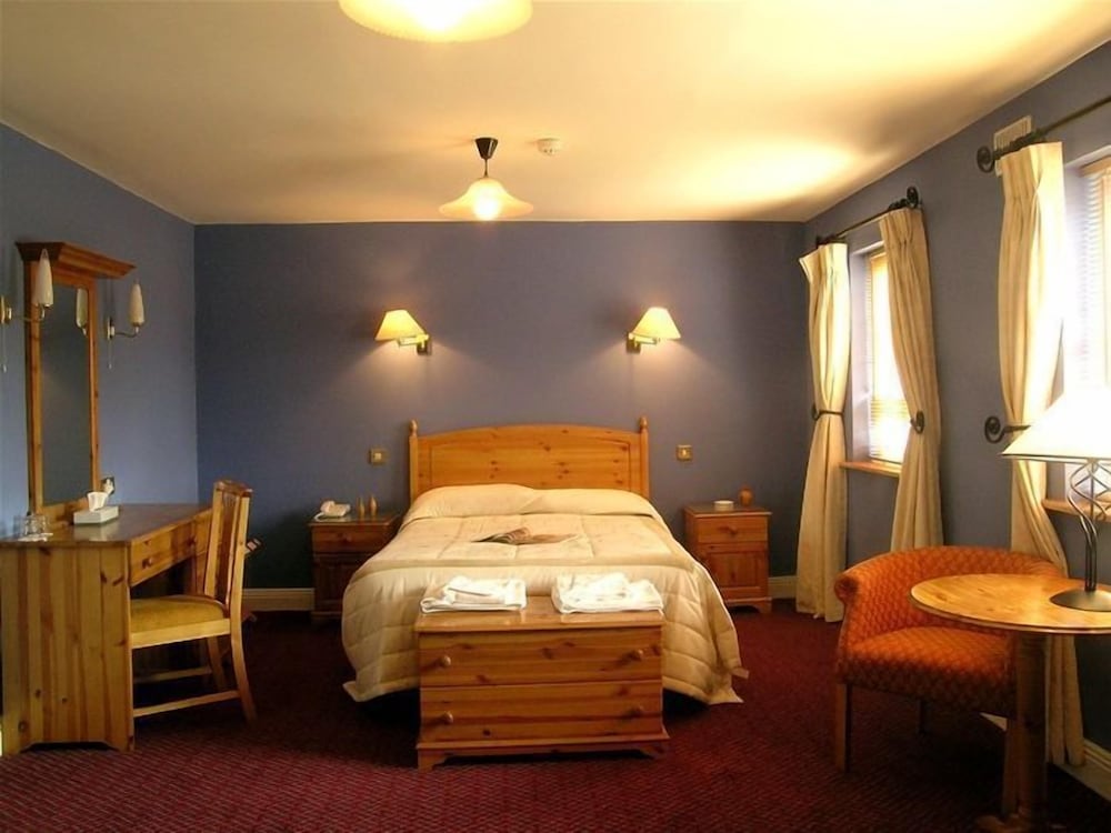 Superior Room (with 4 Poster bed) photo 1