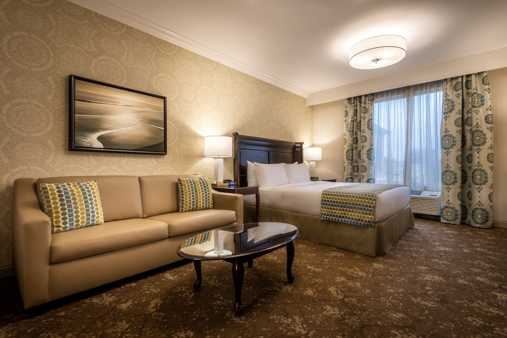 Deluxe Room, 1 King Bed with Sofa bed, Courtyard View - Photo 8