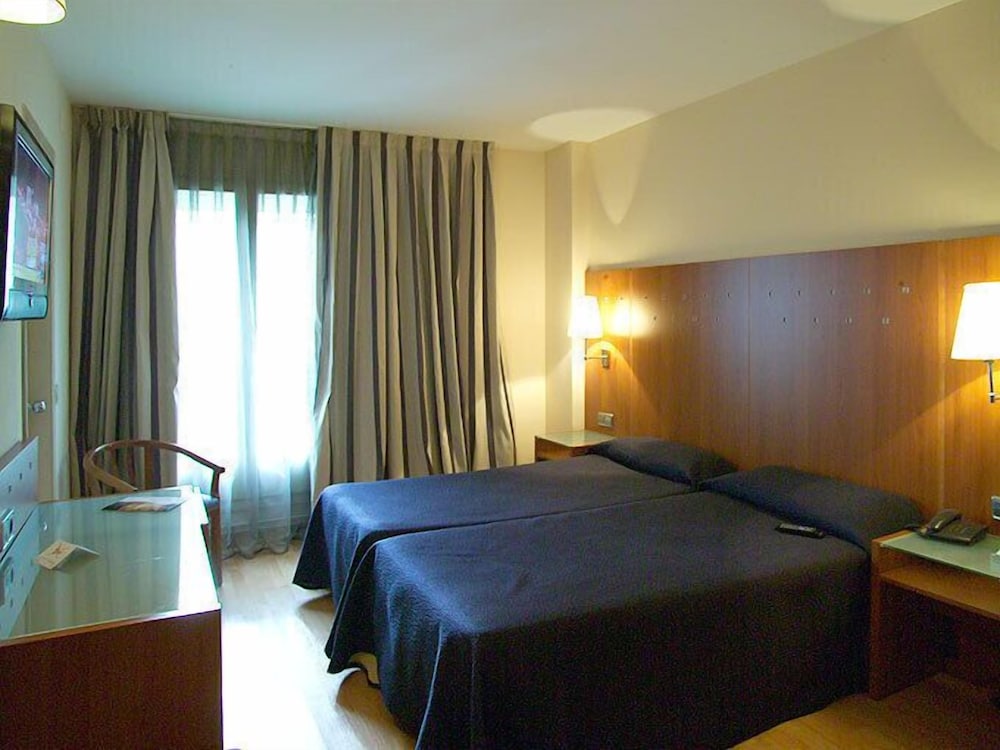 Double Room Single Use - Photo 6