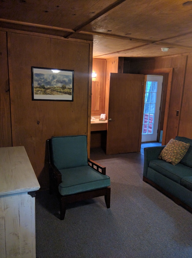 Standard Suite, 1 Queen Bed with Sofa bed, Garden View photo 3