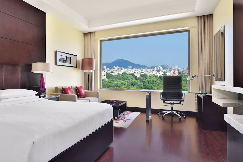 Executive Room, 2 Twin Beds - Photo 4