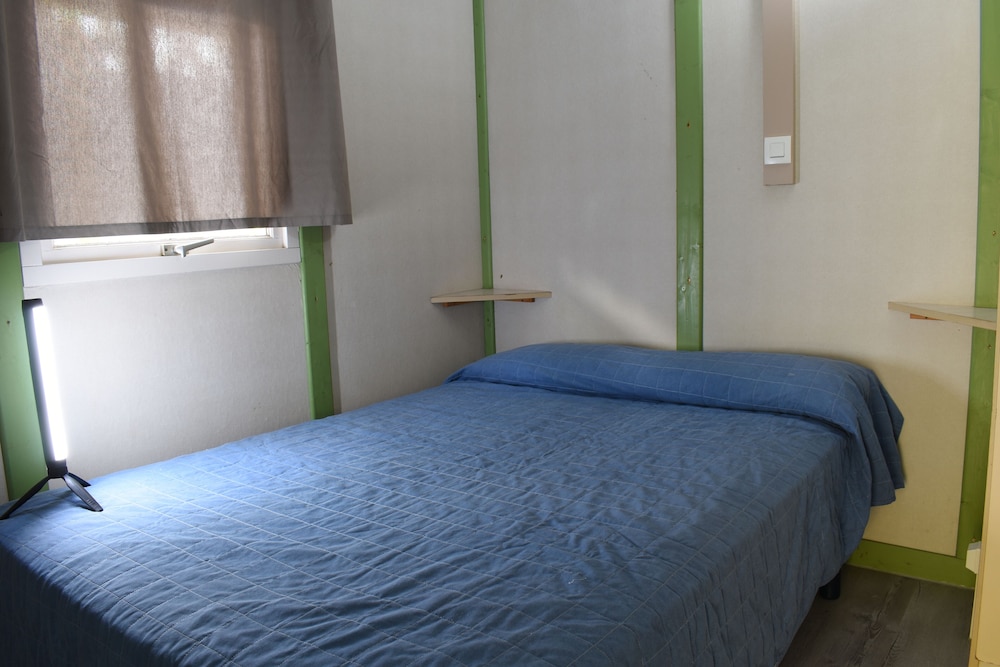 Basic Bungalow photo 2