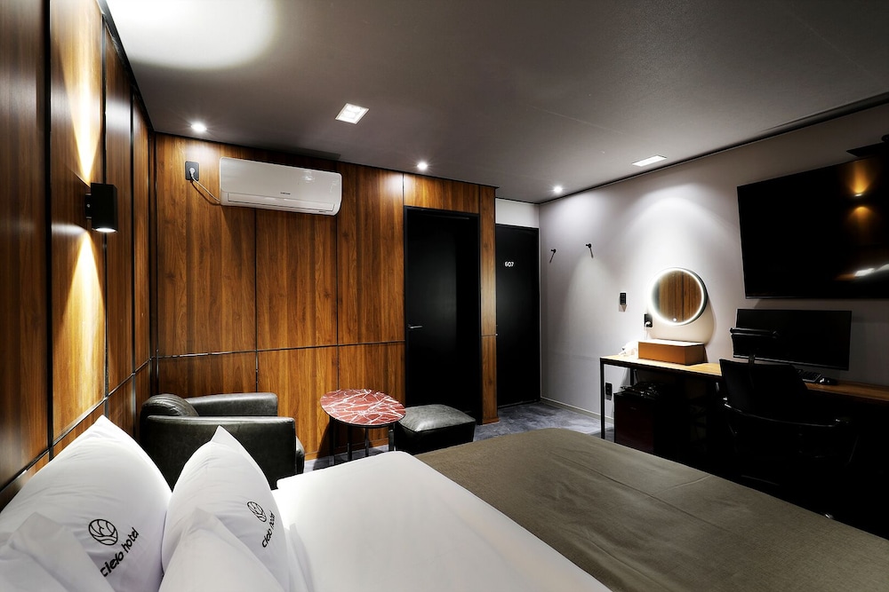Gaming Room - Photo 11