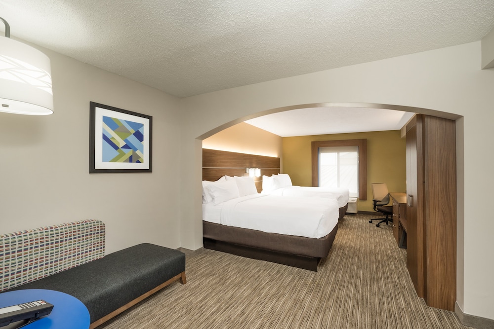 Standard Room, 2 Queen Beds photo 3