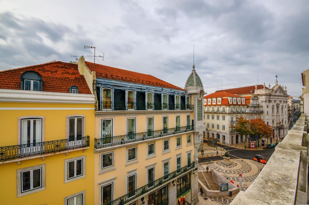 Standard Triple Room (Chiado View)