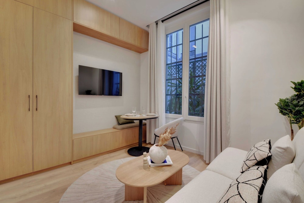 Apartment photo 2