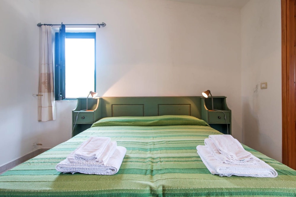 Basic Triple Room, Partial Sea View