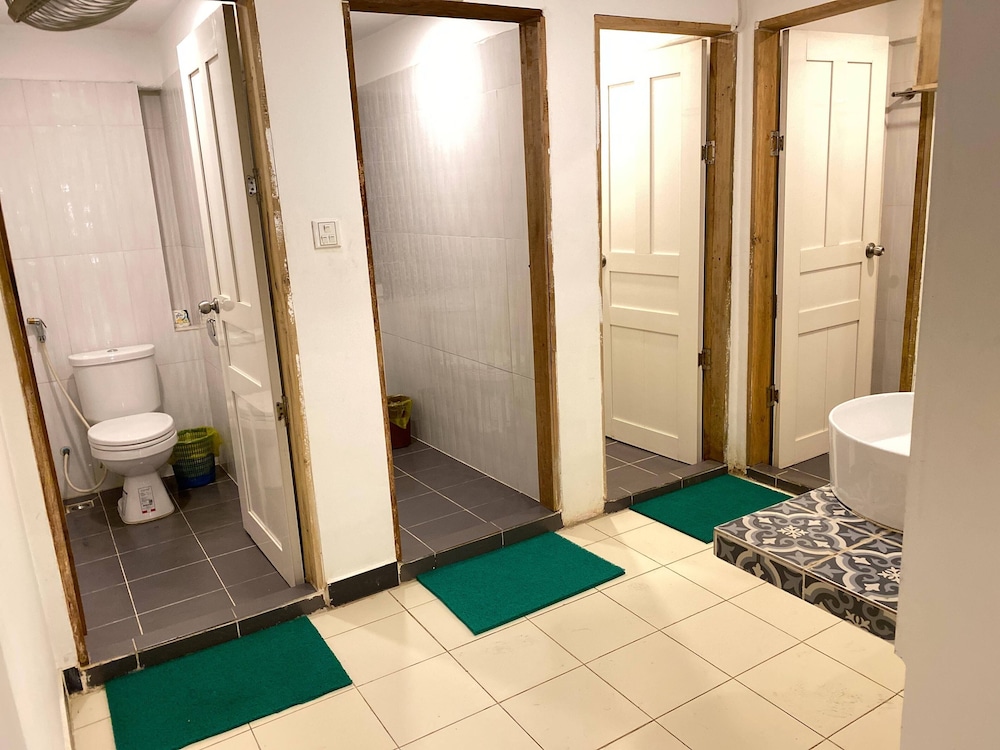 Standard Triple Room, Shared Bathroom photo 3