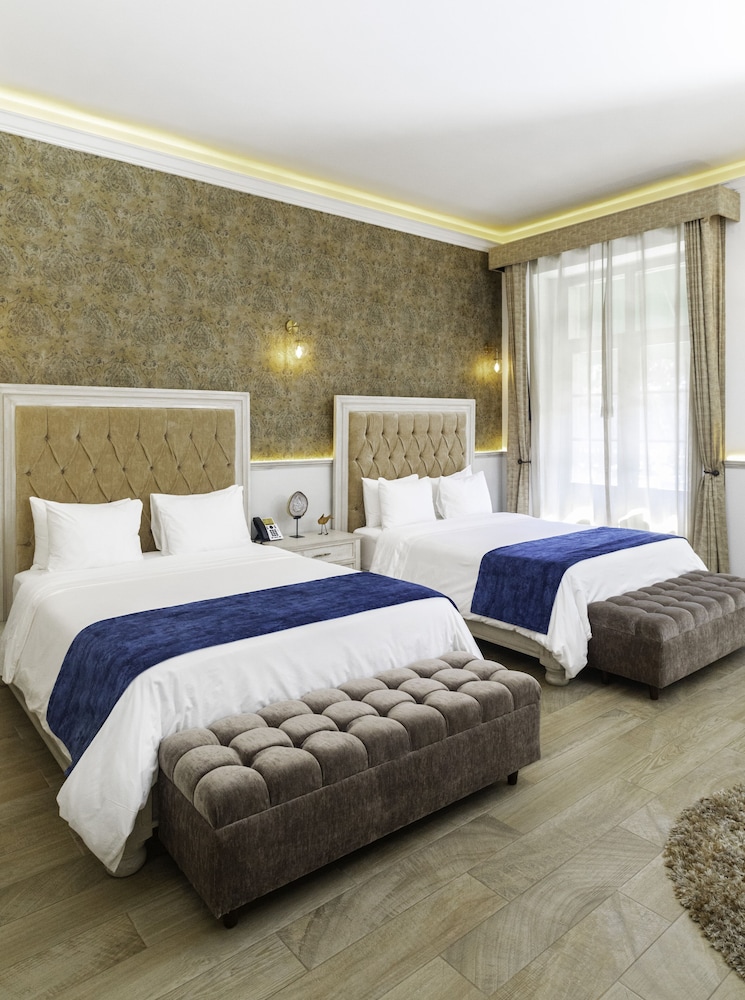 Grand Room, 2 Queen Beds, Balcony (Cathedral View) - Photo 2