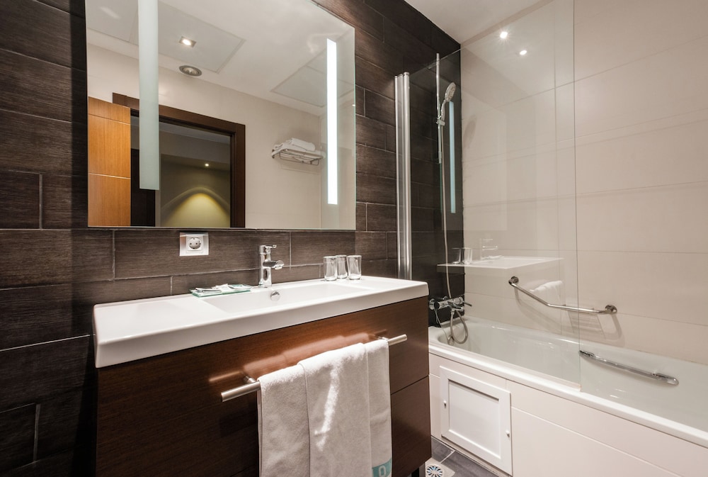 Double or Twin Room - Photo 6