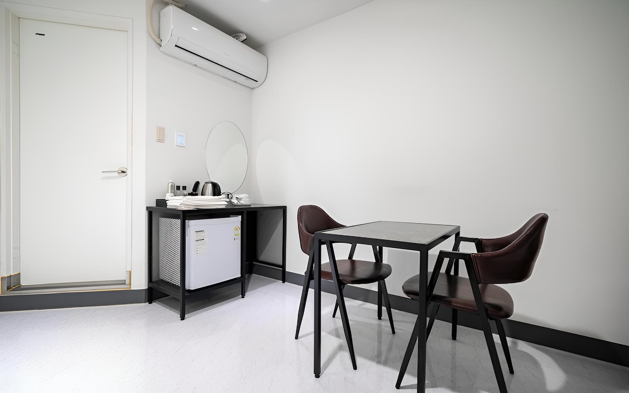 Room (Standard Room) - Photo 12