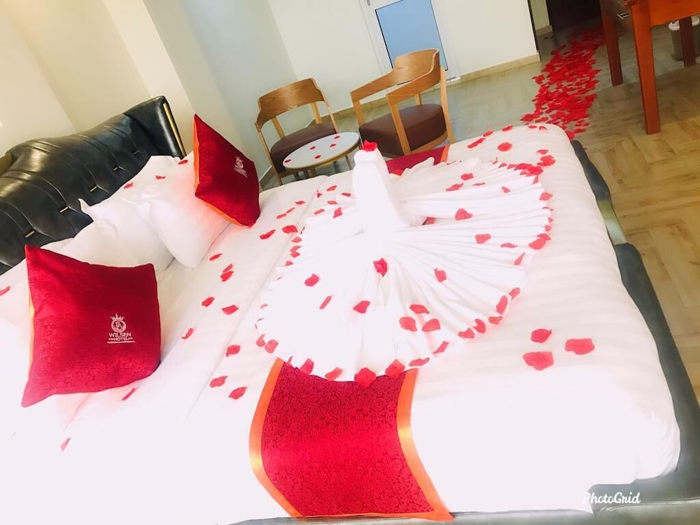 Honeymoon Room, 1 Queen Bed, Non Smoking photo 3