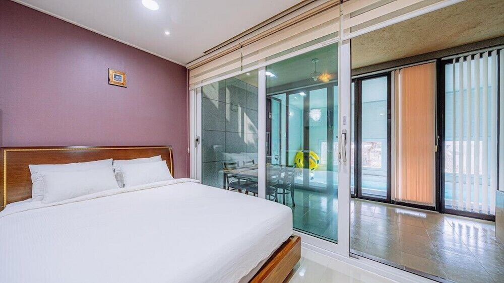 Room (Hue3) - Photo 6