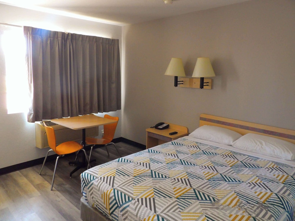Standard Room, 1 Double Bed, Accessible, Non Smoking - Photo 3