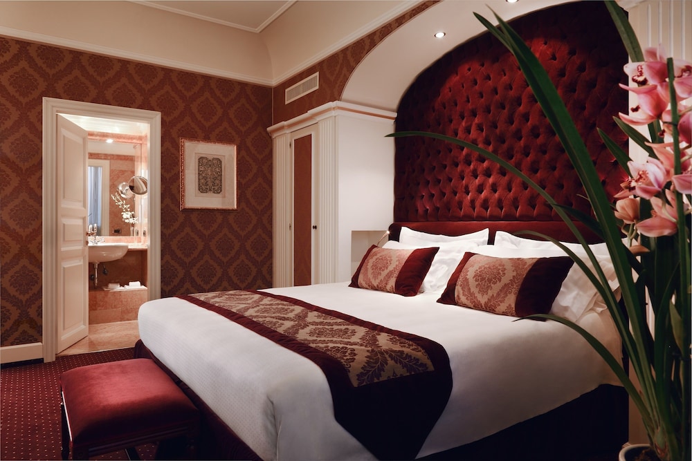 Deluxe Room, Lagoon View thumbnail 6
