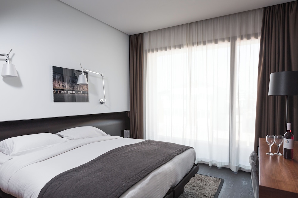 Superior Room Port View - Photo 3