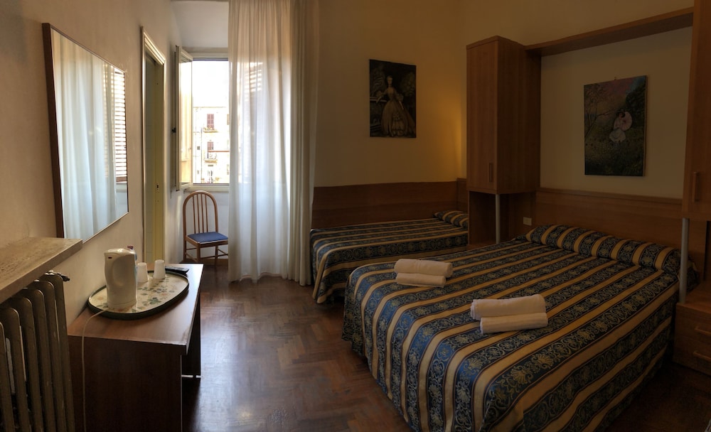Family Quadruple Room photo 2