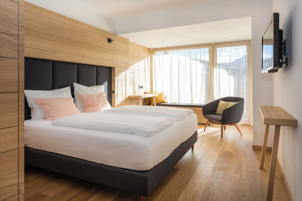Deluxe Suite, 1 Bedroom, Sauna, Mountain View