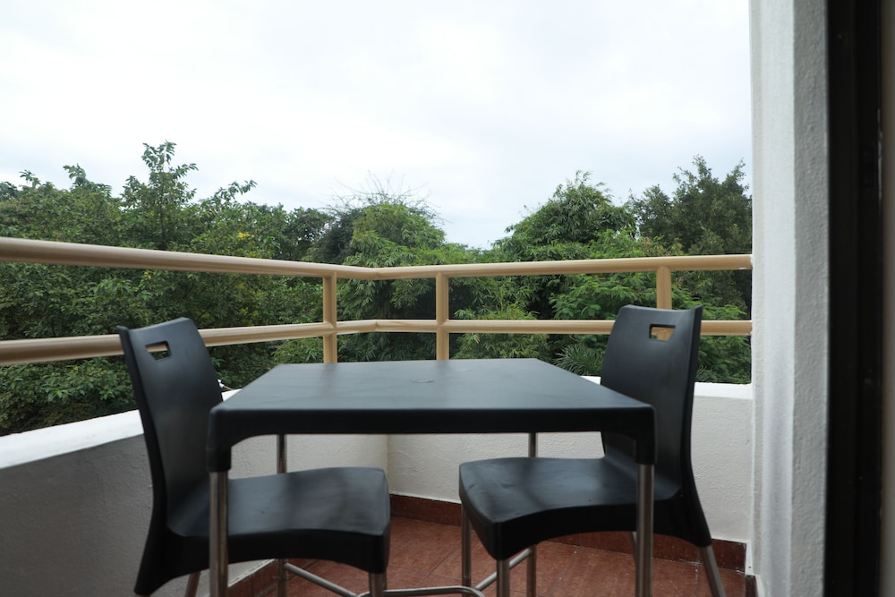 Deluxe Double Room with Balcony - Photo 31