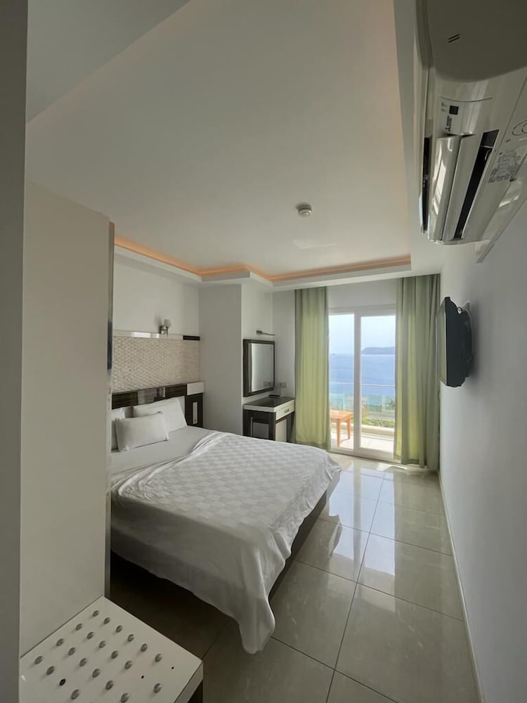 Standard Room with Sea View photo 1