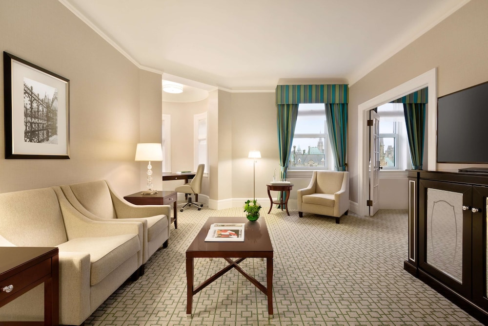 Corner Suite, 1 King Bed - Photo 1