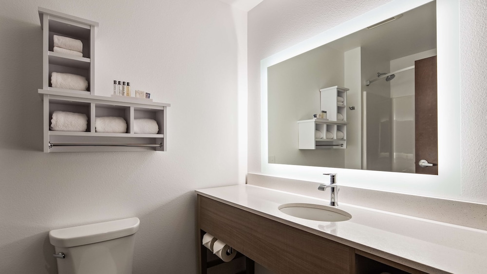 Suite, 1 King Bed, Non Smoking, Kitchenette - Photo 6